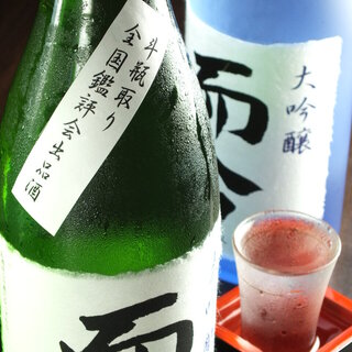 A variety of famous sake from all over the country