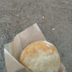 Hitsuji - クリームチーズドーナツを公園でパクパク