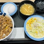 松屋 - 「牛めし大盛＋生野菜生玉子セット」750円（税込）