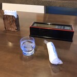 和の湯 - テーブルの上に　出してくれたお水・おしぼり