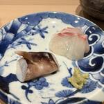 鮨 龍次郎 - 真鯛と鳥貝、真鯛もですが鳥貝が美味しかったです