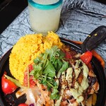 el caliente modern mexicano - ランチのチキンオーバーライス、サングリア