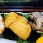 寿司と地魚料理　大徳家 - 【本日のおまかせ握り】の生うに（厳選特級品）