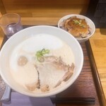 ふく流らーめん 轍 本町本店 - 