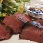 喰薫酒房 かをり本丸 - 柔らかい赤身肉