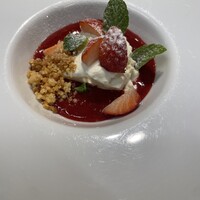 パンナコッタ　イチゴとラズベリーのスープ仕立て