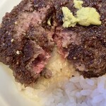 らーめん芝浜 - 外はコンガリ香ばしく、中はレアで肉の旨みたっぷり