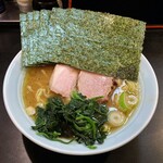 横浜ラーメン 一心 - ラーメン800円麺硬め。海苔増し100円。