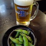 Iwamizawa Seiniku Oroshi Chokuei Ushinoya - ビール&お通しの枝豆
