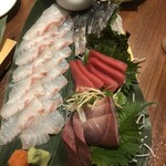 釣宿酒場マヅメ  - 【お造り】 ・真鯛の薄造り～すだちポン酢 ・本日の地魚入り刺身３点盛り合わせ