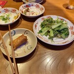 大衆中華酒場 ひよこ飯店 - 春巻きと青菜炒め