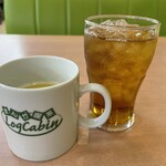 Rogu Kyabin - ドリンクバーからコーンスープに烏龍茶。