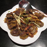 チャミヤラキッチン - ('14/02）砂肝のガーリック炒め（580円）しっかり主張した男性的なガーリック炒め。
      火の入れ方が上手なので固くならず絶妙な歯ごたえが美味しさを引き立てていました。
      
      