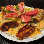 チャミヤラキッチン - ('14/02）カティカバブ（4P：1050円）ケバブみたいな感じでロティと薄焼き卵？とチキン、そしてきざみ野菜のバランスがよく、特製ソースが美味しかった。
      
      