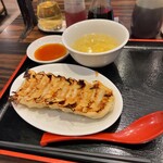 珉珉 - 焼き餃子とスープ