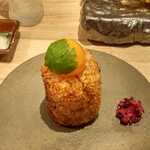 鶏処 藤 - 焼きおにぎり　今までに見たことのないビジュアルです