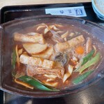 うどん処 三六 - カレー煮込に比べてグツグツ感が少ない味噌煮込み