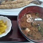 Yokkaichi Himono Shokudou - 漬物と味噌汁