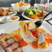 R restaurant & bar - 
