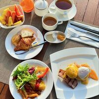 R restaurant & bar - 