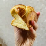 ブーランジェリ･エ･カフェ　オブジェ - はちみつレモンのパン♡これもお気に入り♡優しい甘さのはちみつとレモンが堪能出来るパンです♡小ぶりで可愛らしいサイズなんだけど中もしっかり生地が詰まっていてとても美味です♡あと匂いも最高、幸せになれる