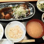 Shibarakutei Irori - カレイの煮付け定食