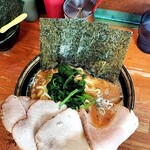 ラーメン 末廣家 - チャーシューメン中盛（油も少なめ）