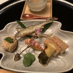 柳生の庄 - 露払　稚鮎唐揚げ　桜鯛真子旨煮　車海老黄身寿司　鶏松風　　筍蕗の薹味噌　新玉ねぎの摺流し