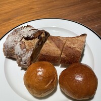  「メトロポリタングリル」 ヒルトン東京 - パンは普通です。