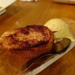 串酒場チチカブ - フレンチトースト串(アイス添え)：380円