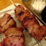 串酒場チチカブ - おまかせ５本盛：750円(本日はハラミ・タン・こめかみ・たんもと・バラ)