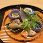 Zeshin - ❻八寸
                        〜サザエ、鯛の子生姜煮、筍木の芽和え、岩もづく酢の物、牡蠣オイル漬け、鮑の春巻き、紅はるか、車海老。春らしい贅沢な八寸