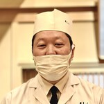 是しん - ご主人の関根さんは神戸吉兆で長年修業され、2013年に大江橋に『是しん』をオープン。神戸吉兆は、湯木貞一氏が暖簾分けして四女の婿が継承した名店の系譜