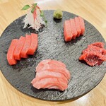 Maguro Goya Bettei - マグロのお造り盛り合わせ　赤身、中トロ、脳天、あご肉