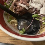 麺場 ハマトラ - 蛍烏賊アヒージョ和え麺 up