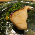 虎白 - 焼物：鰆子 持ち昆布 菜の花辛子和え