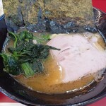 横浜家系ラーメン 宮里家 - ラーメン(並)@800円