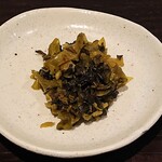 Kissa Suzu - 喫茶 寿々 ＠新日本橋 ランチ 煮込みハンバーグ に付く高菜の漬物