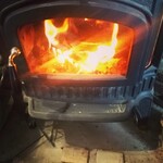 Cafe&Bread  IPPO - 寒い日は薪ストーブに火が入ります