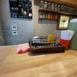 カレー サファリ - 綺麗なインテリア。壁のタイルが可愛い。