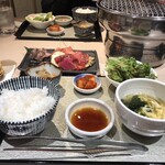 牛刺しと焼肉 仔虎 クリスロード店 - 