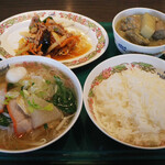 ゲウチャイ - Cカレーセット(1045円) 鶏肉のグリーンカレーライス、チャーシュー入りビーフン(小)、豚肉のサラダ