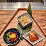 Ramu Yakiniku Semmon Ten Ramune - 炙りラム肉ユッケとナムルとキムチの前菜