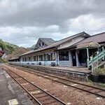 はやぶさ食堂 - すぐ前の「わたらせ渓谷鐵道 水沼駅」