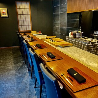 耐火煉瓦を組んだ焼き場の見える
                                          ライブ感のあるカウンター
