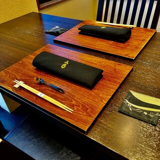 2名様〜10名様まで使用いだだける
                                          テーブル席。接待
                                          などもお使い頂けます。
