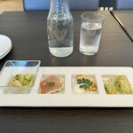 有福BIANCO - 前菜4種盛り合わせ（海老とジャガイモのジェノベーゼ・生ハムとアスパラガス・ケークサレ・スナップエンドウのチーズフリット）