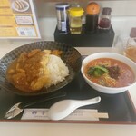 獅子丸 - カツカレーライス700円 ミニ担々麺100円