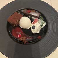 37 Steakhouse & Bar - 