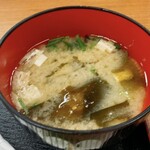 お食事処ふみ - 　具沢山の濃いめの味噌汁